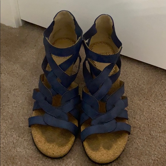 Heels - Picture 2 of 3